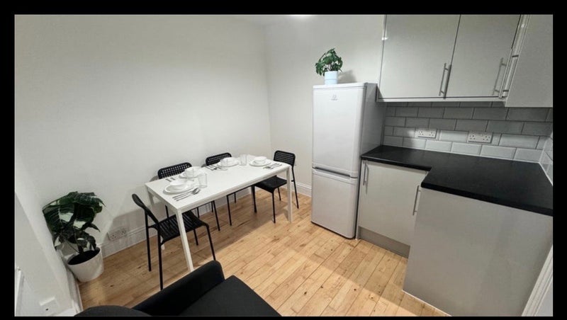 Room Lorrimore Square in Greater London