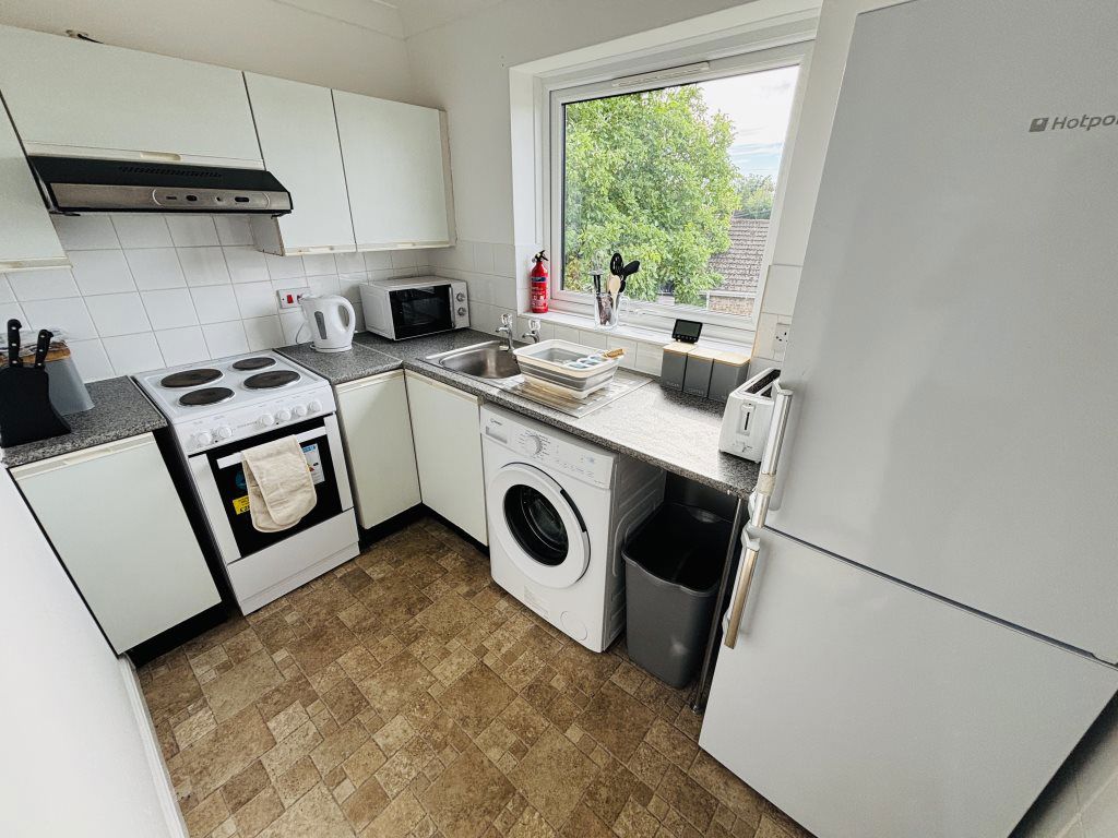 Room St Thomas Drive in Witham Town