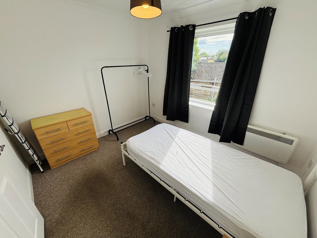 Room St Thomas Drive in Witham Town