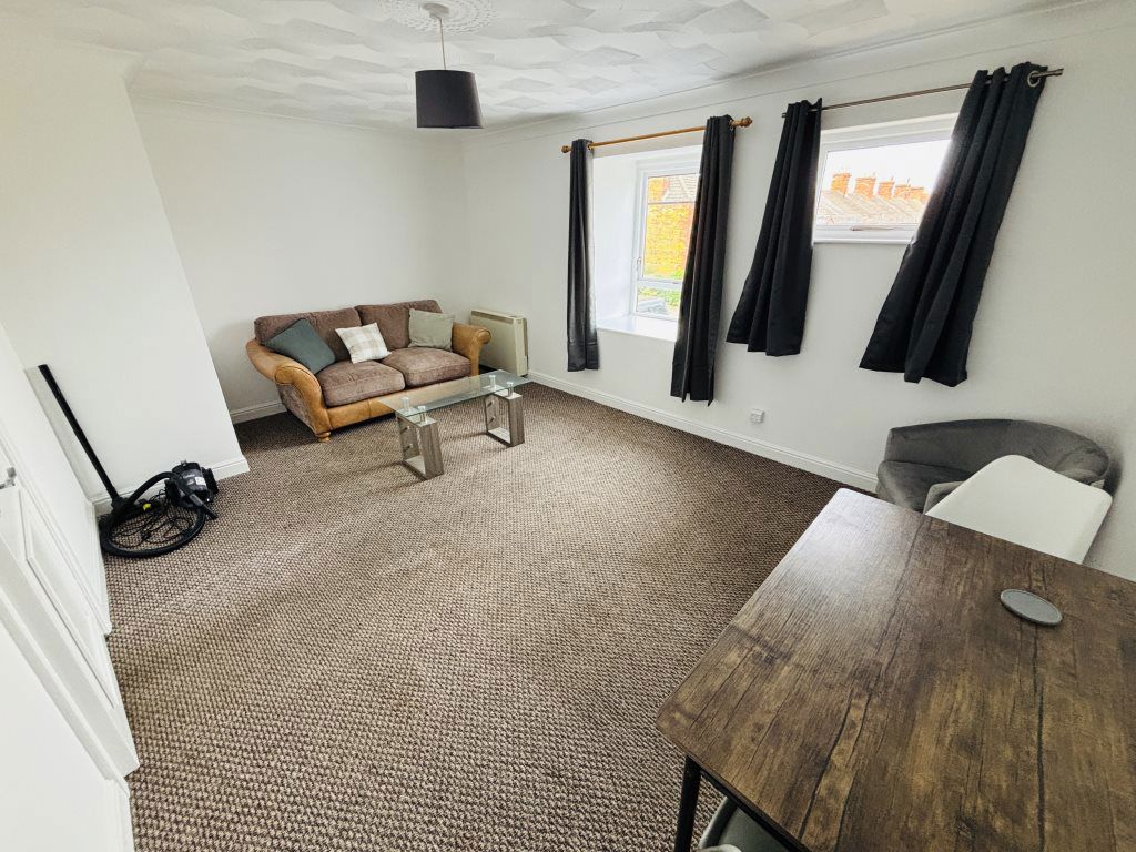 Room St Thomas Drive in Witham Town