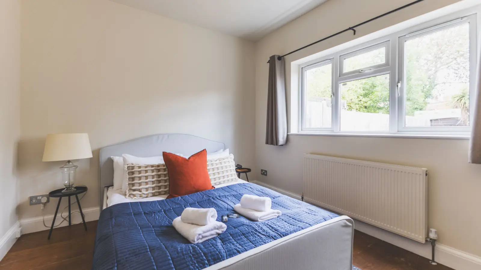 Flat Curzon Crescent in Greater London