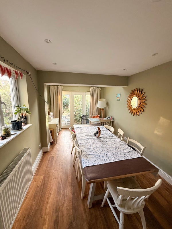 Room Strathmore Road in Bristol