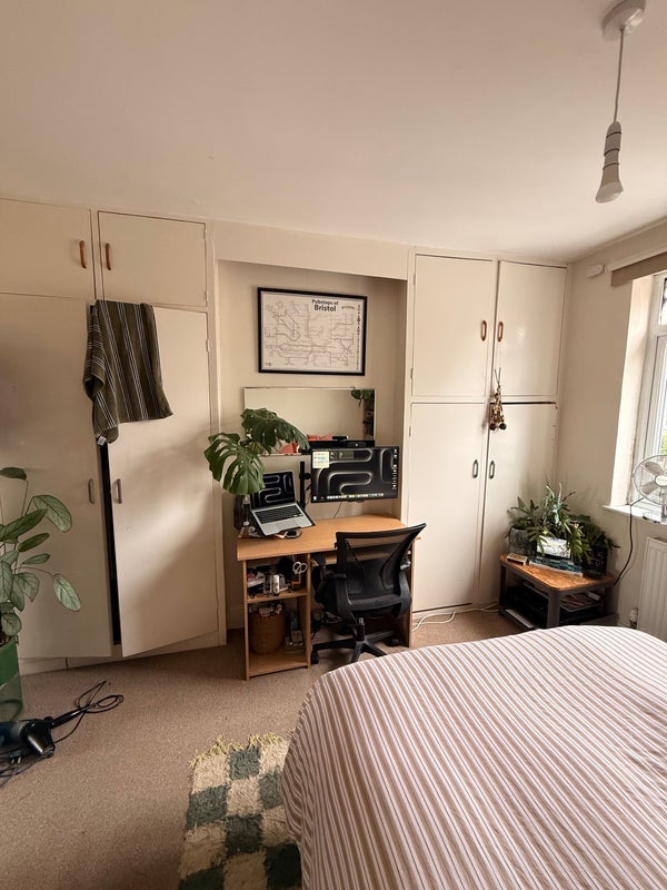 Room Strathmore Road in Bristol