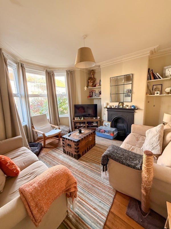 Room Strathmore Road in Bristol