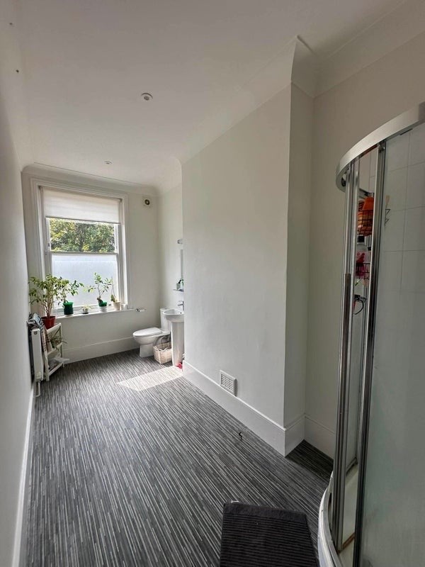 Room Park Hall Road in Greater London