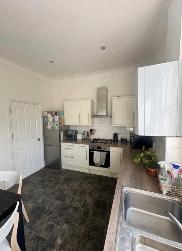 Room Park Hall Road in Greater London