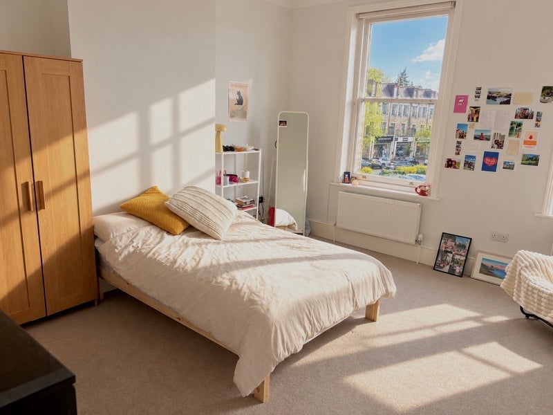 Room Park Hall Road in Greater London