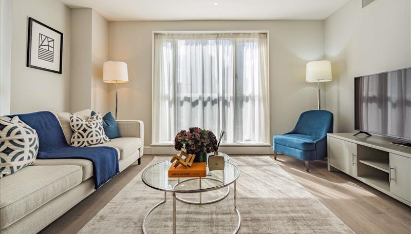 Flat Westferry Circus in Greater London