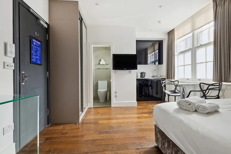 Flat Golden Square in City of Westminster