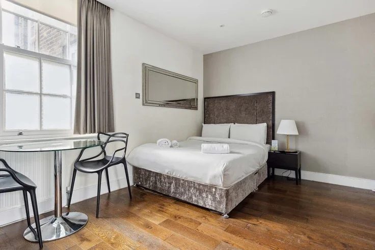Flat Golden Square in City of Westminster