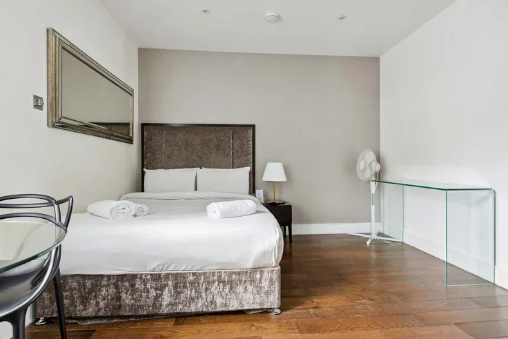 Flat Golden Square in City of Westminster