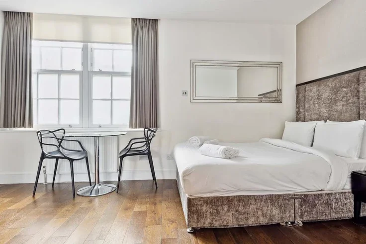 Flat Golden Square in City of Westminster