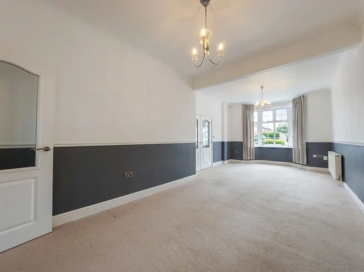 House Squires Lane in Greater London