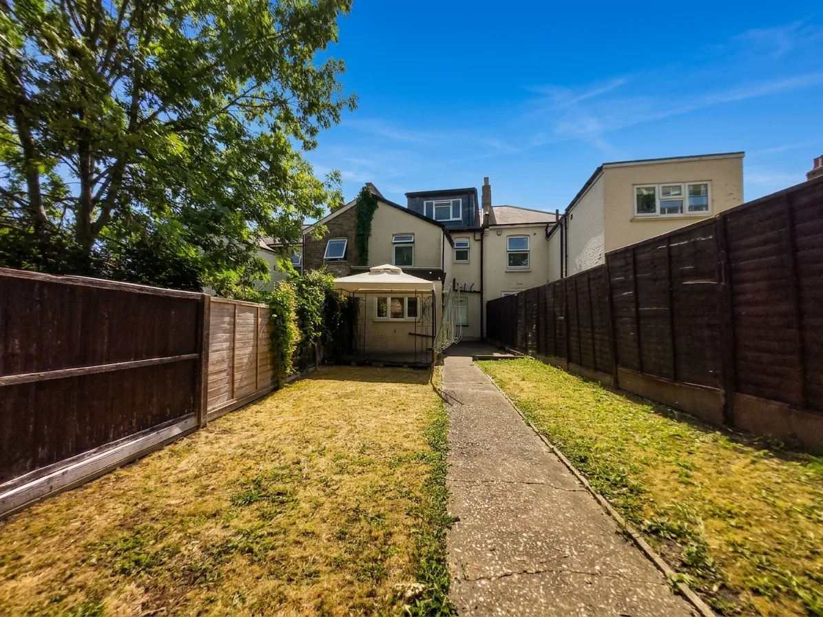House Squires Lane in Greater London