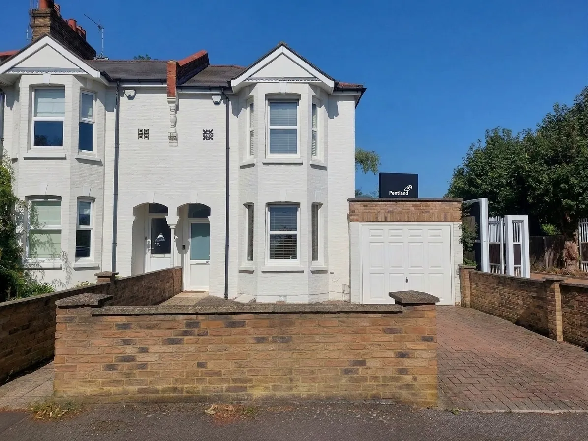 House Squires Lane in Greater London