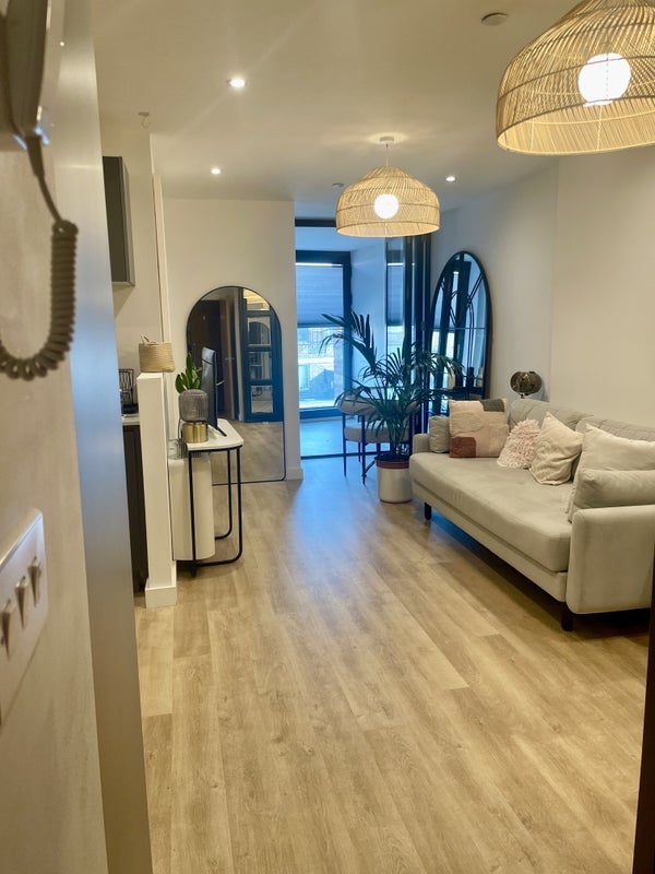 Flat Balham High Road in Greater London