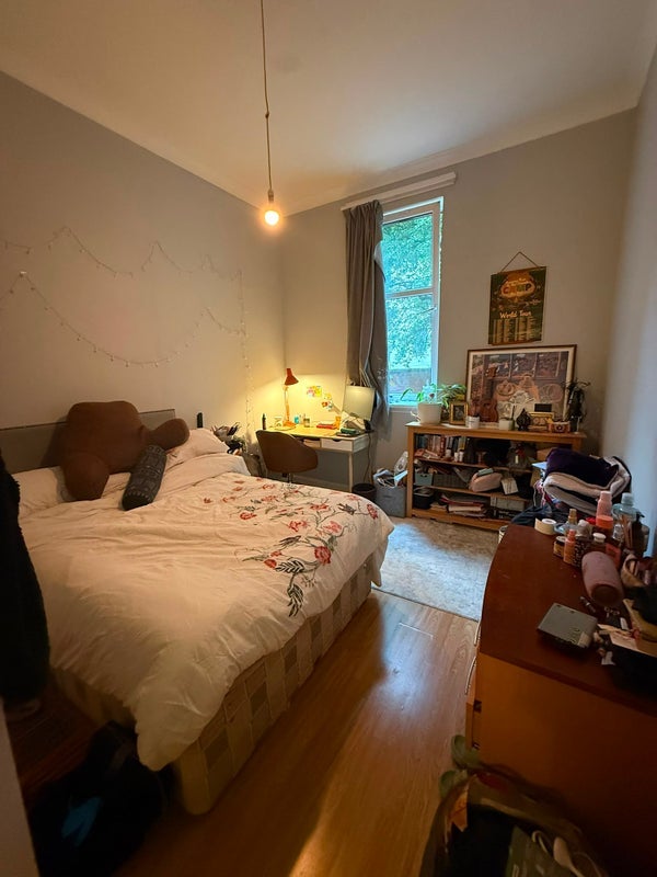 Room Willowbank Crescent in Glasgow