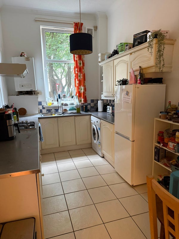 Room Willowbank Crescent in Glasgow