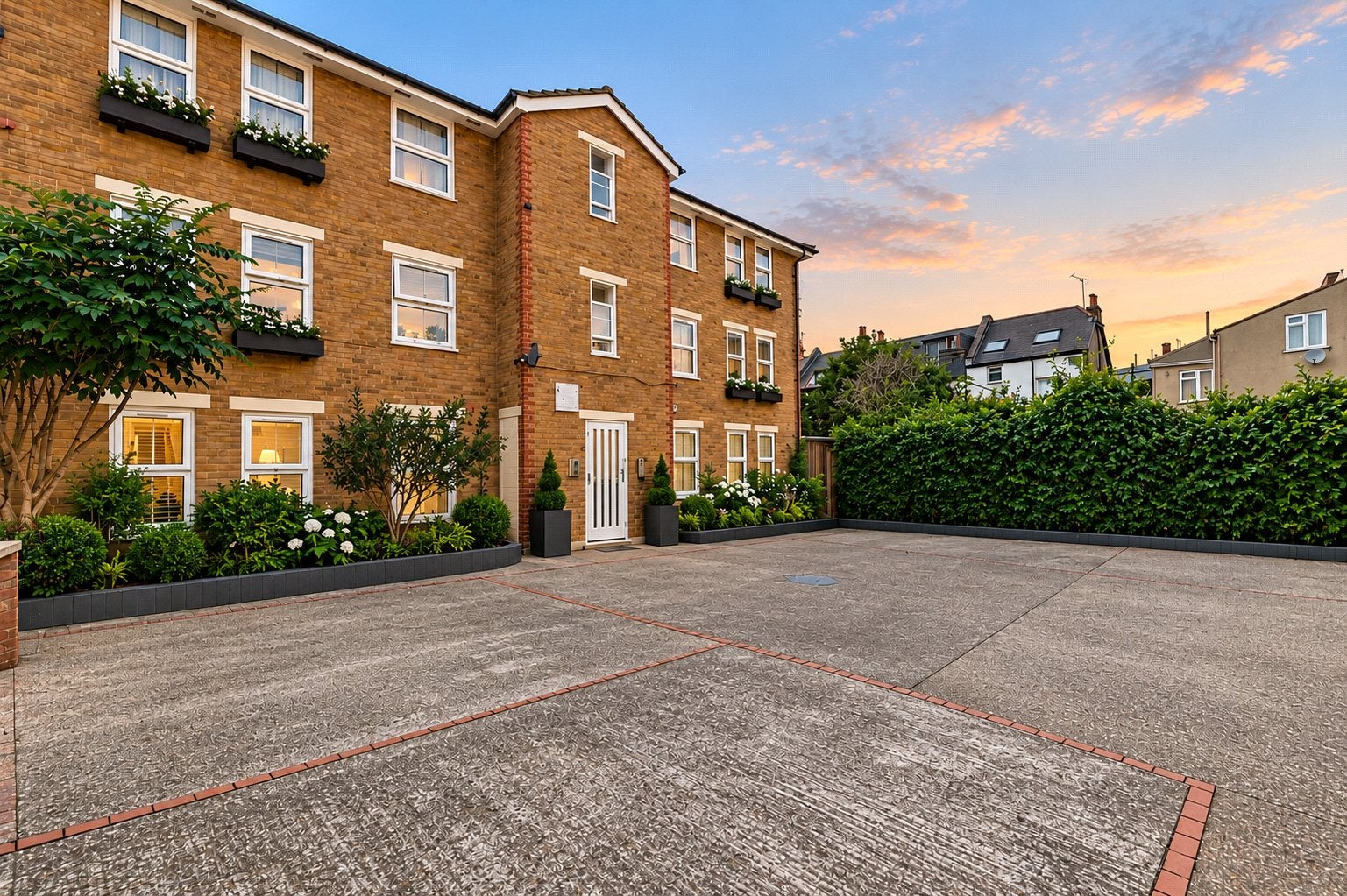 Flat Valmar Road in Greater London