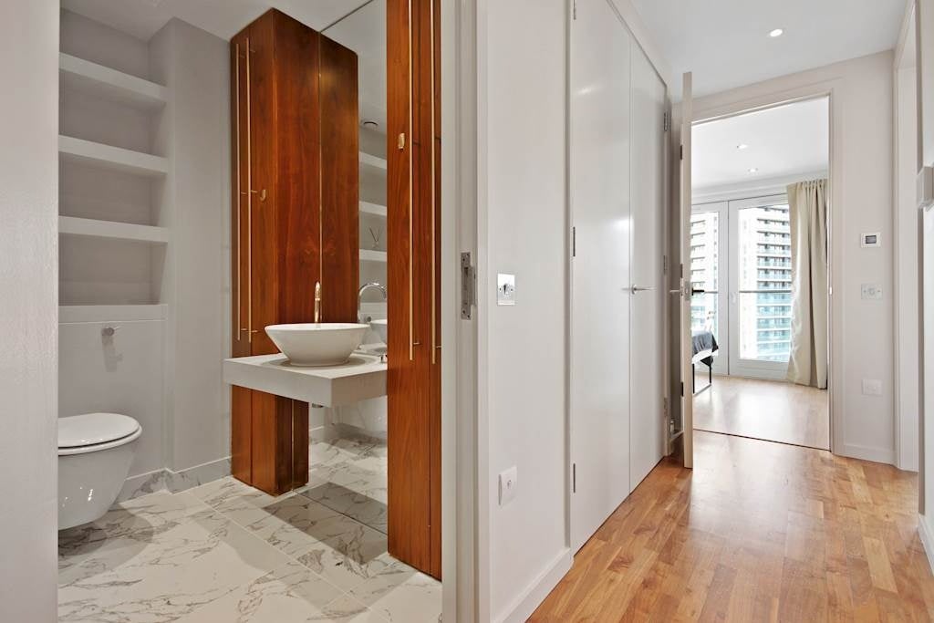 Flat Fairmont Avenue in Greater London