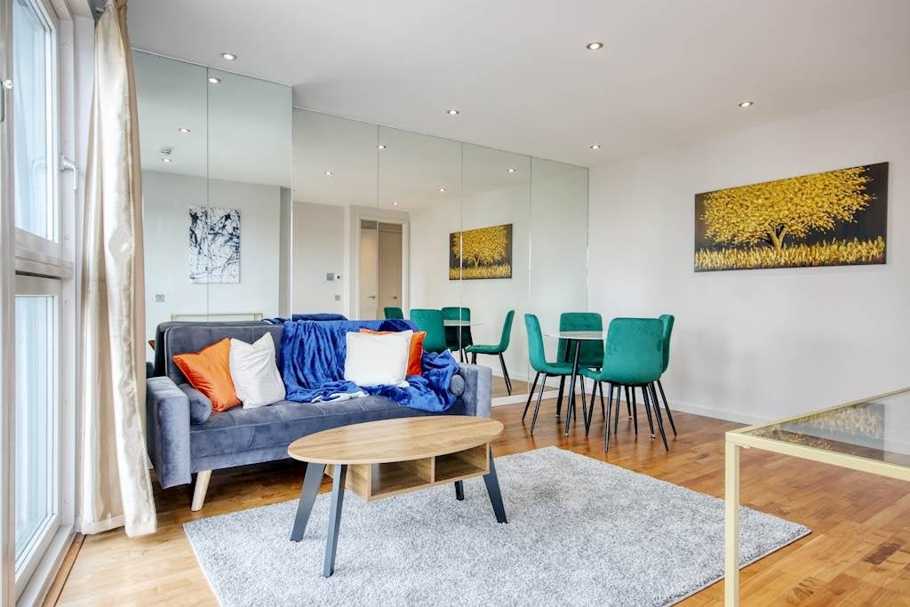 Flat Fairmont Avenue in Greater London
