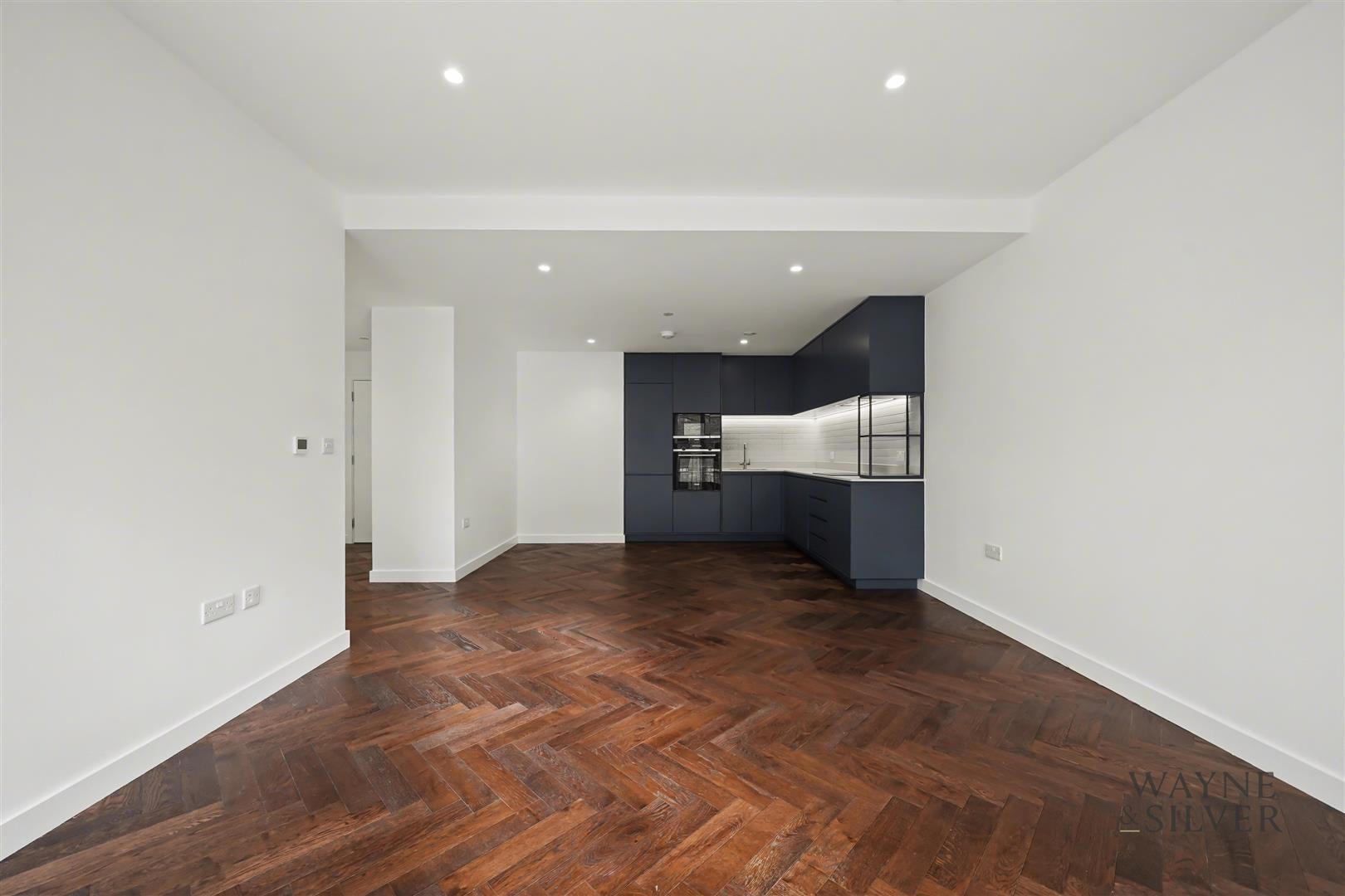 Flat Ribbon Lane in Greater London