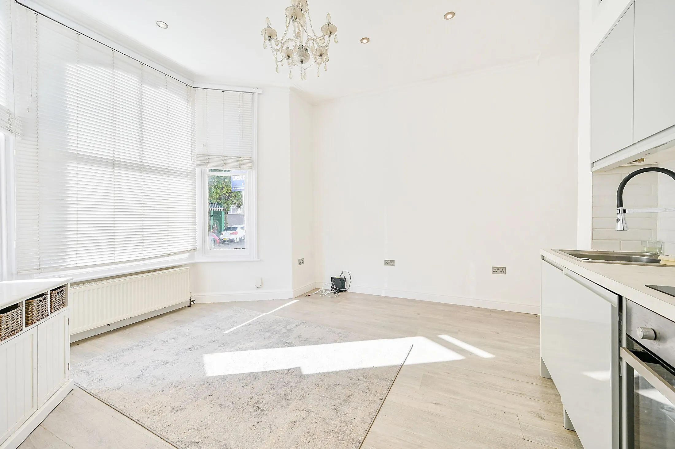 Flat Churchfield Road in Greater London