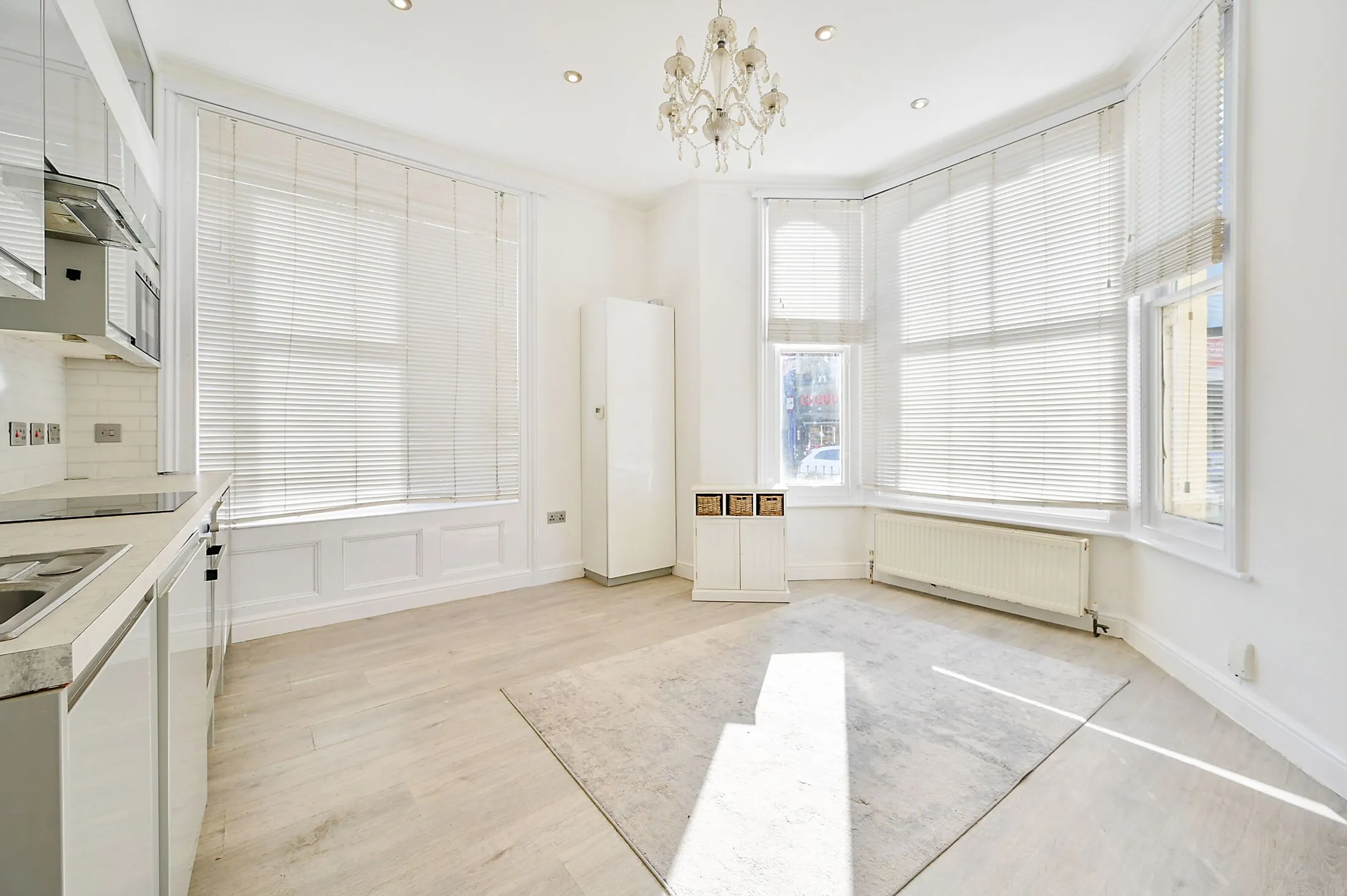 Flat Churchfield Road in Greater London