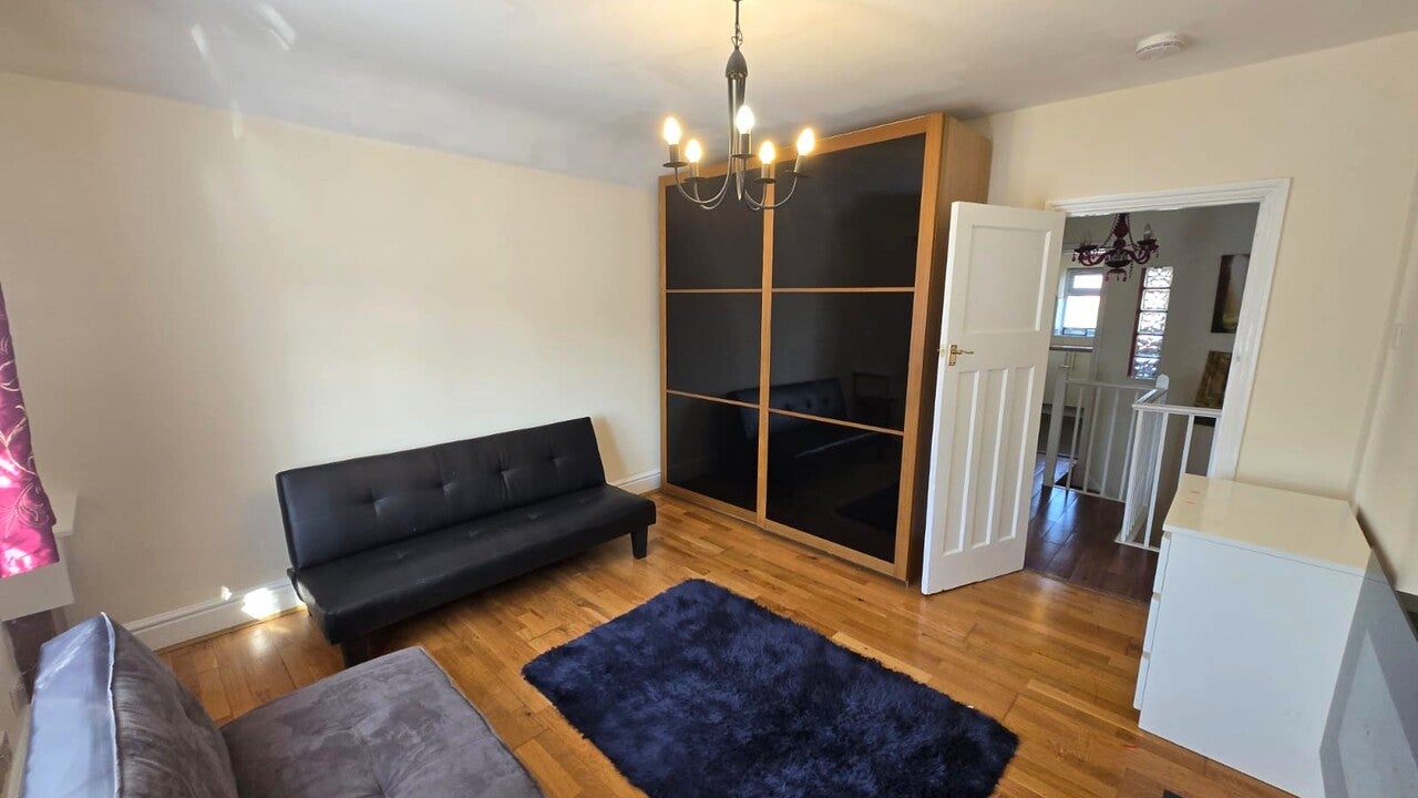Flat Greenford Road in London