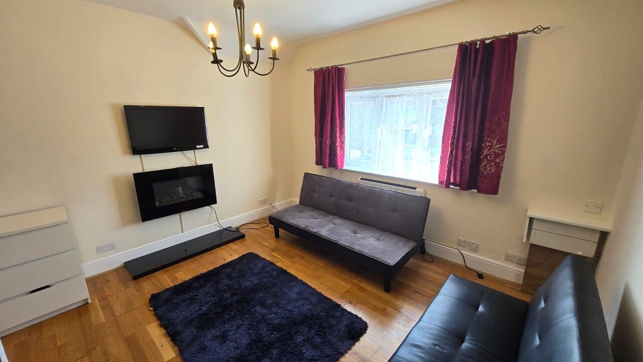 Flat Greenford Road in London