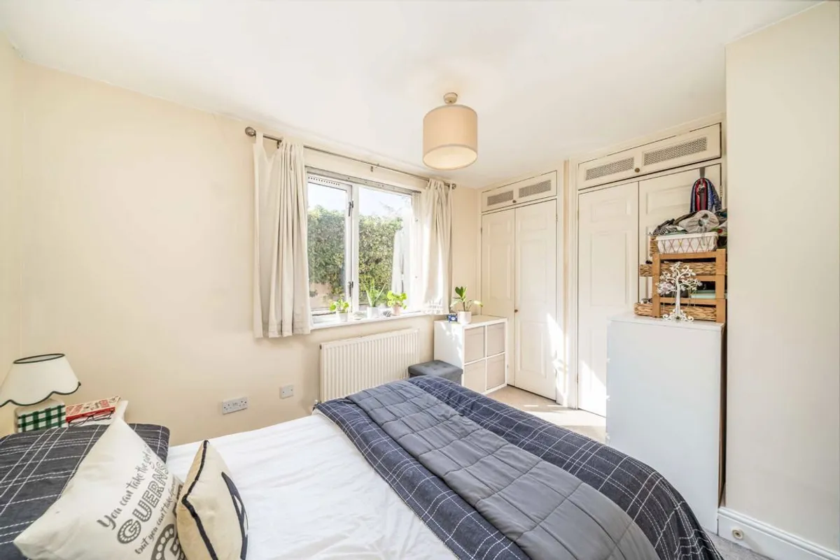 Flat Aslett Street in Greater London
