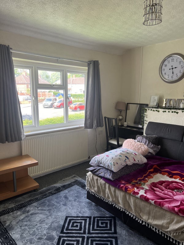 Room Tottenham Crescent in Birmingham
