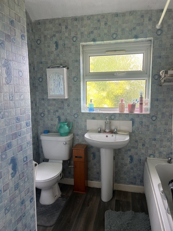 Room Tottenham Crescent in Birmingham