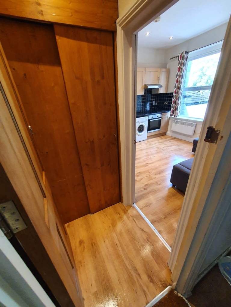 Flat Brownhill Road in Greater London