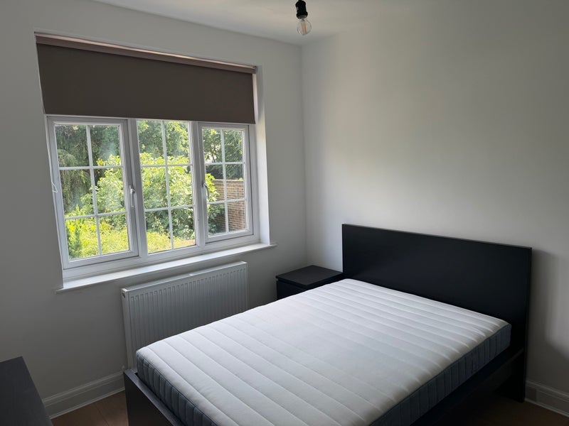 Room Bramley Road in Greater London