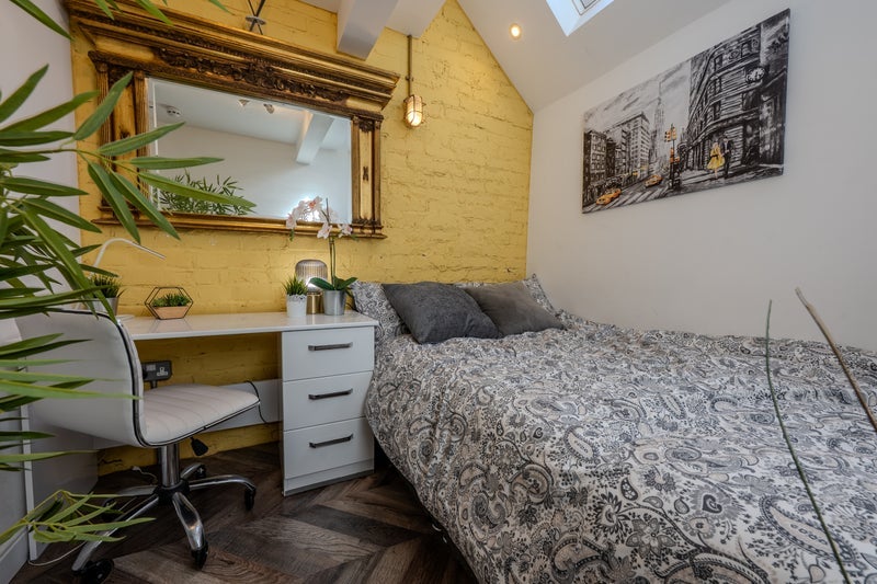 Room Moseley Road in Manchester
