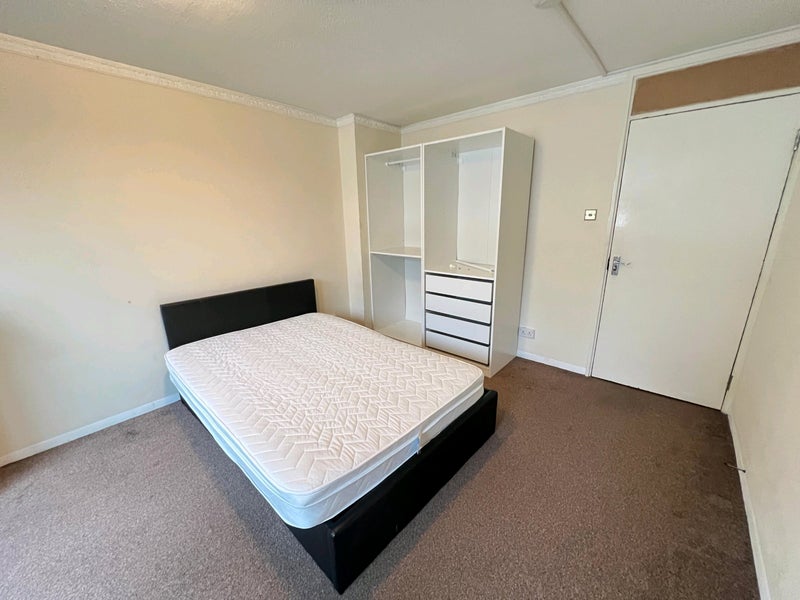Room Rainhill Way in Greater London