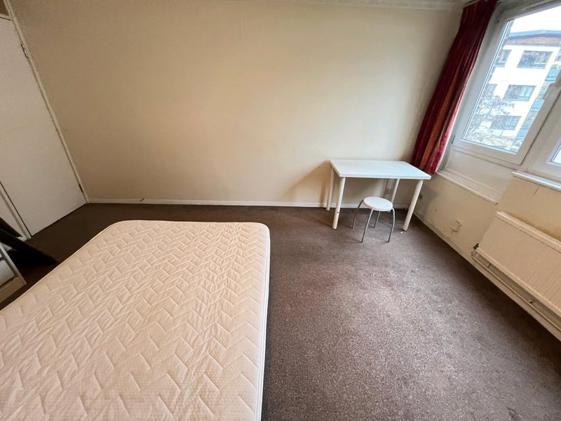Room Rainhill Way in Greater London