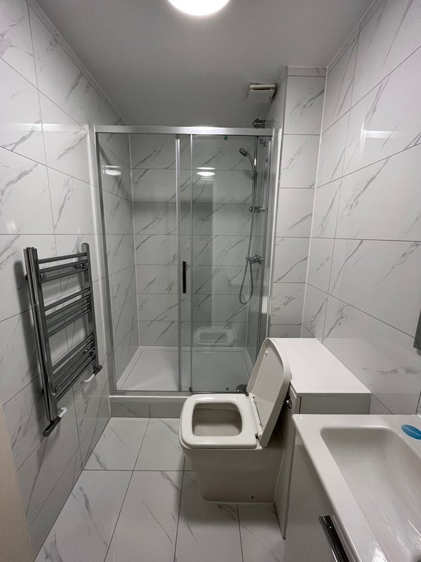 Room Rainhill Way in Greater London