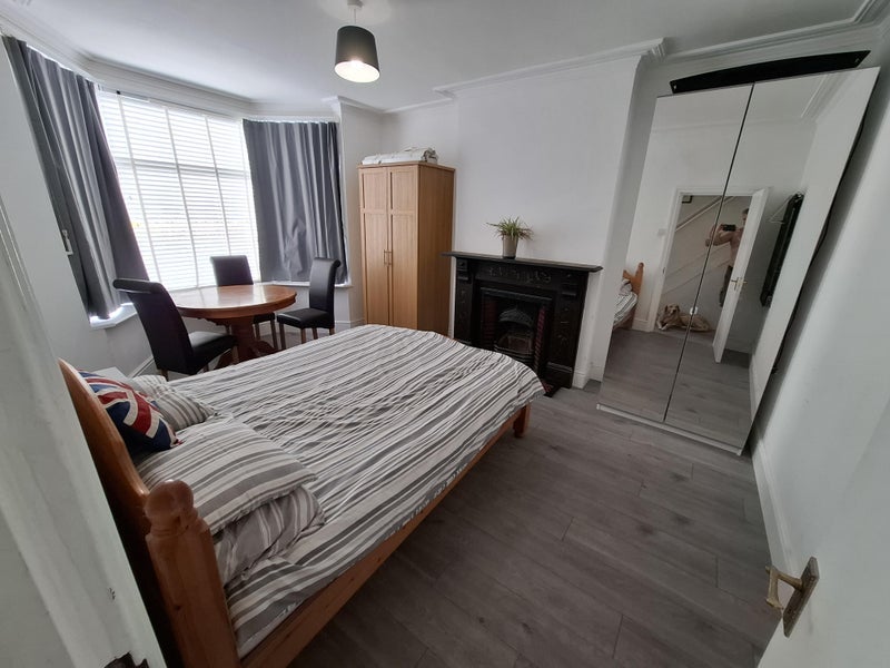 Room Caithness Road in Greater London