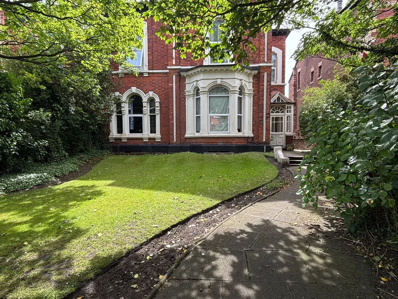 Flat Scarisbrick Street in Southport
