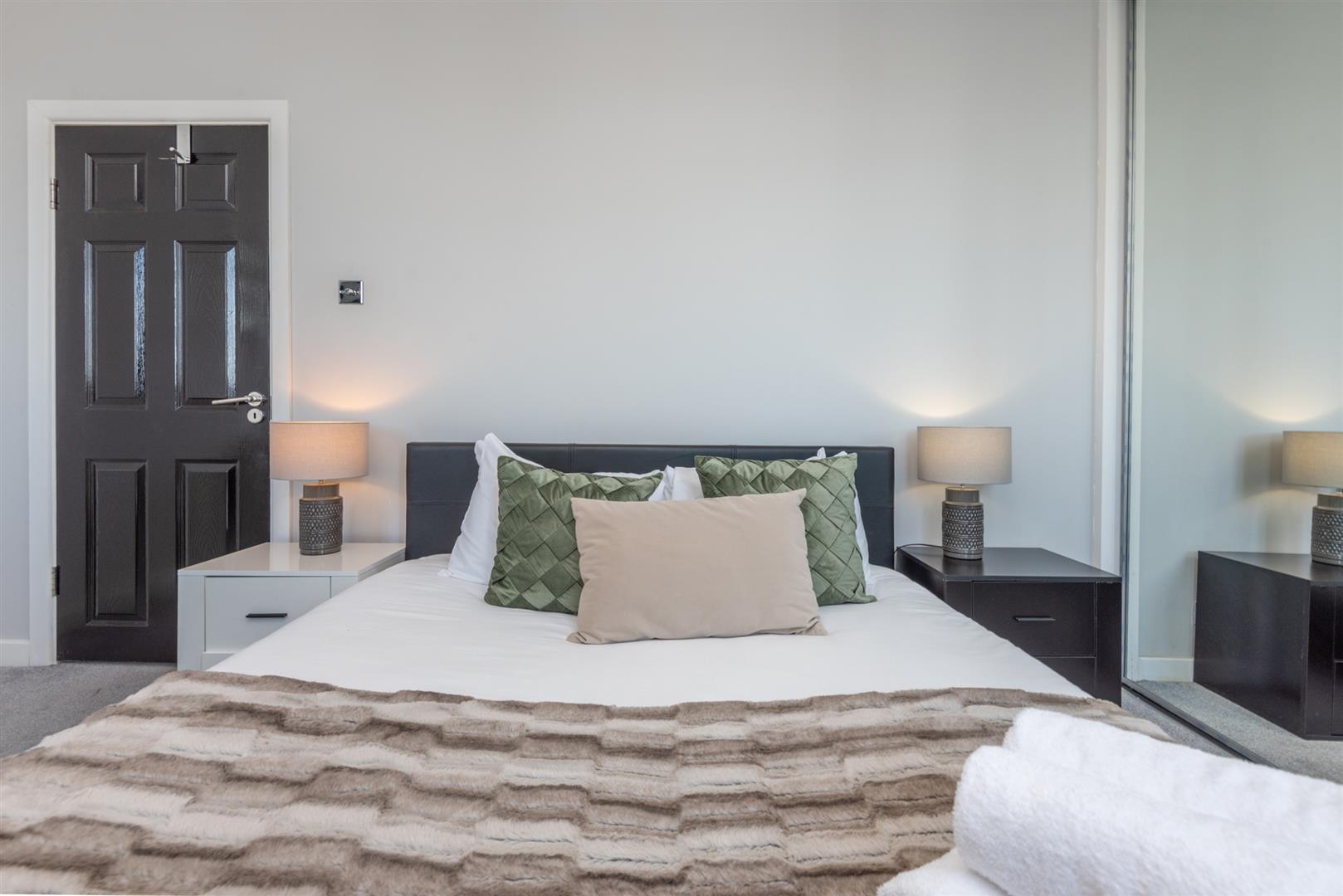 Flat Crowndale Road in Greater London