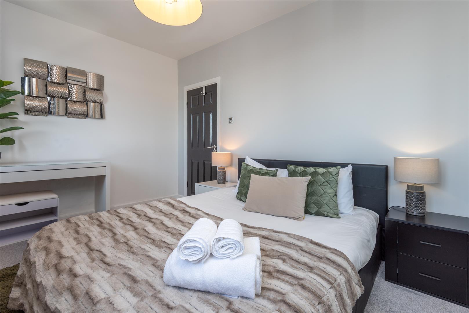 Flat Crowndale Road in Greater London