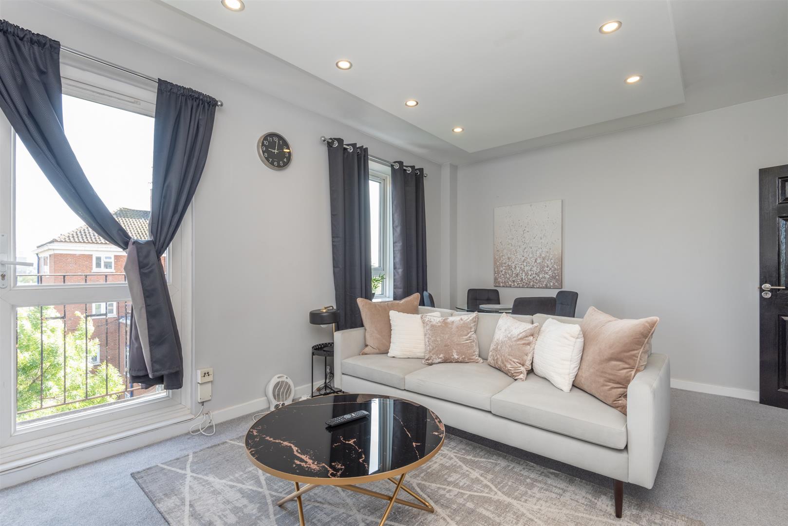 Flat Crowndale Road in Greater London