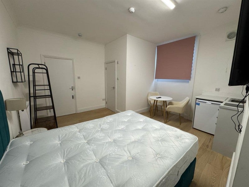 Flat Cromwell Crescent in Greater London