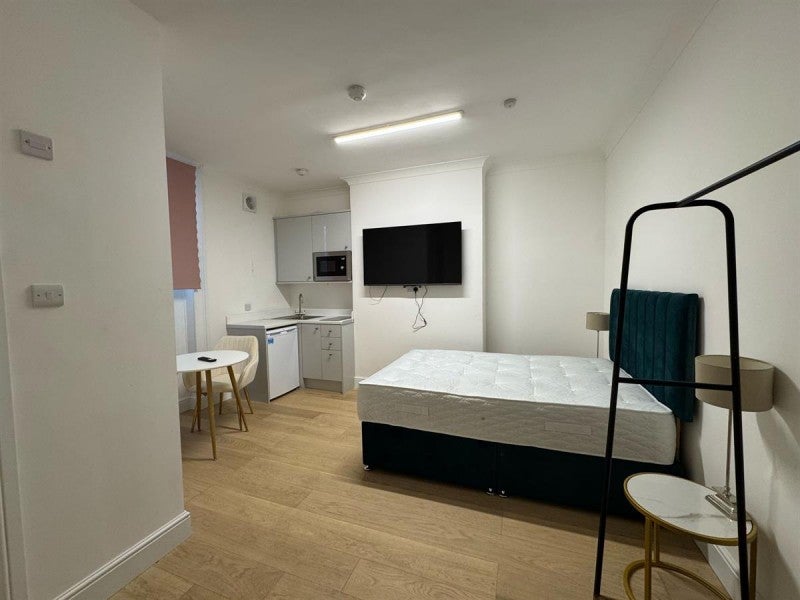 Flat Cromwell Crescent in Greater London