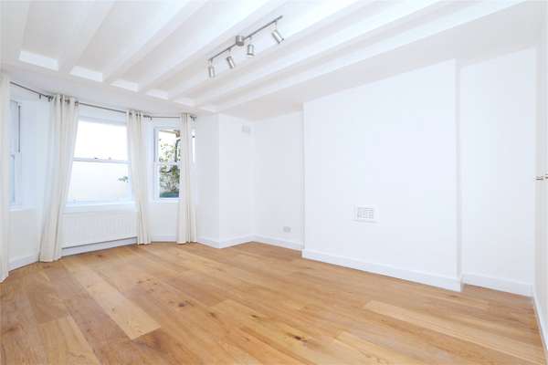 Flat Sotheby Road in Greater London