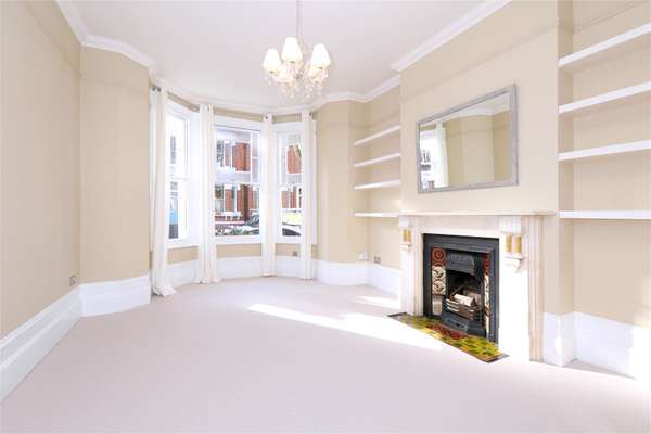 Flat Sotheby Road in Greater London