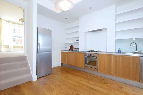 Flat Sotheby Road in Greater London