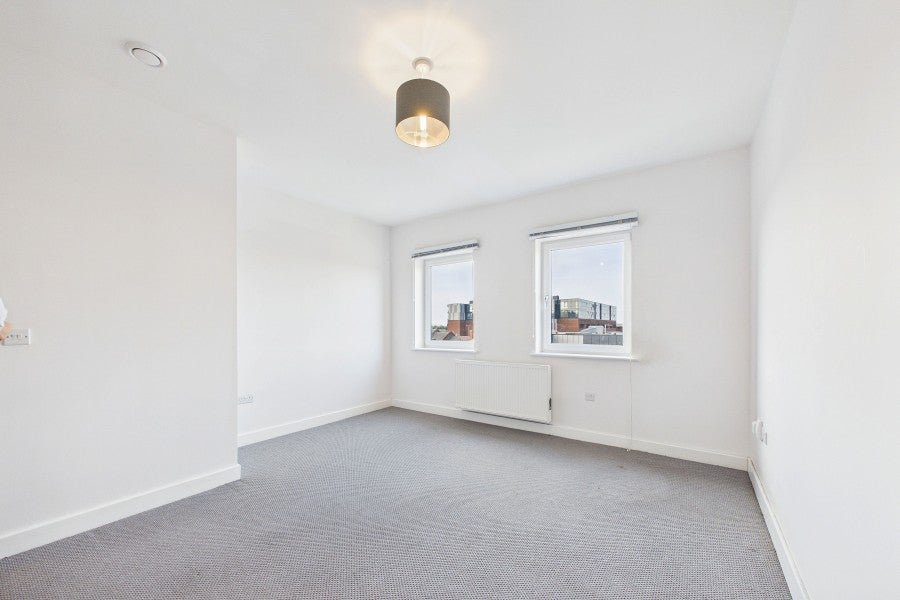 Flat Knoll Road in Surrey Heath